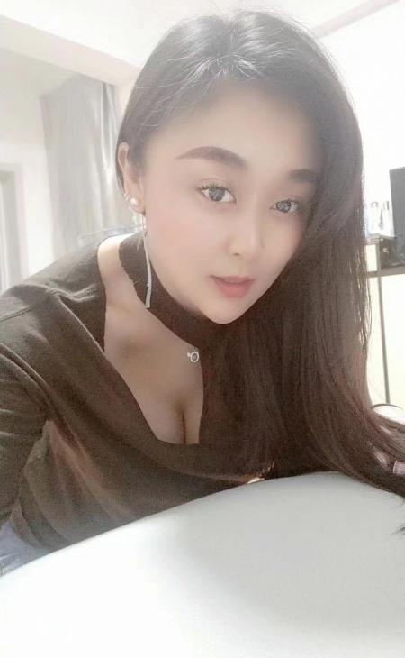 西门肉感十足小少妇